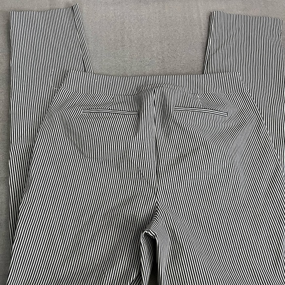 [US8T]Chico’s Striped Black and White Ankle Pants Career - Picture 10 of 10